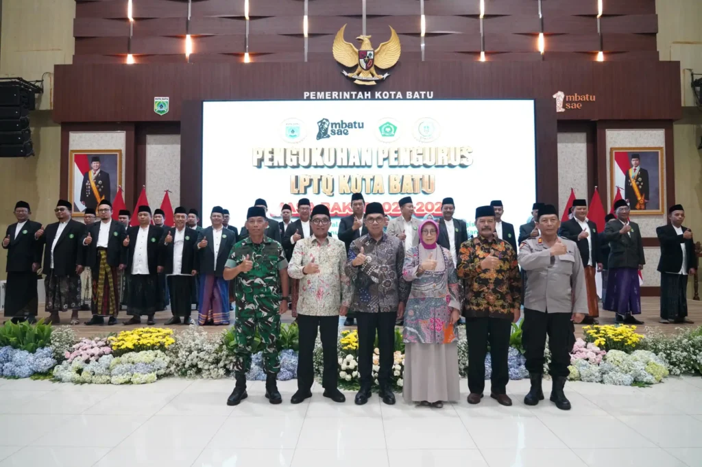 Wali Kota Batu, Nurochman, resmi mengukuhkan Pengurus Lembaga Pengembangan Tilawatil Qur’an (LPTQ) Kota Batu masa bhakti 2025–2029.