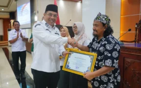 Penghargaan Inovator Probolinggo 2025 apresiasi perangkat daerah & masyarakat atas terobosan layanan publik yang berdampak nyata bagi kota.