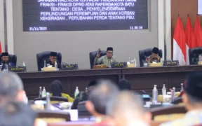 Wali Kota Batu Nurochman menegaskan bahwa pembahasan tiga Raperda prioritas, yang Berpengaruh Langsung ke Layanan Publik atau Dasar