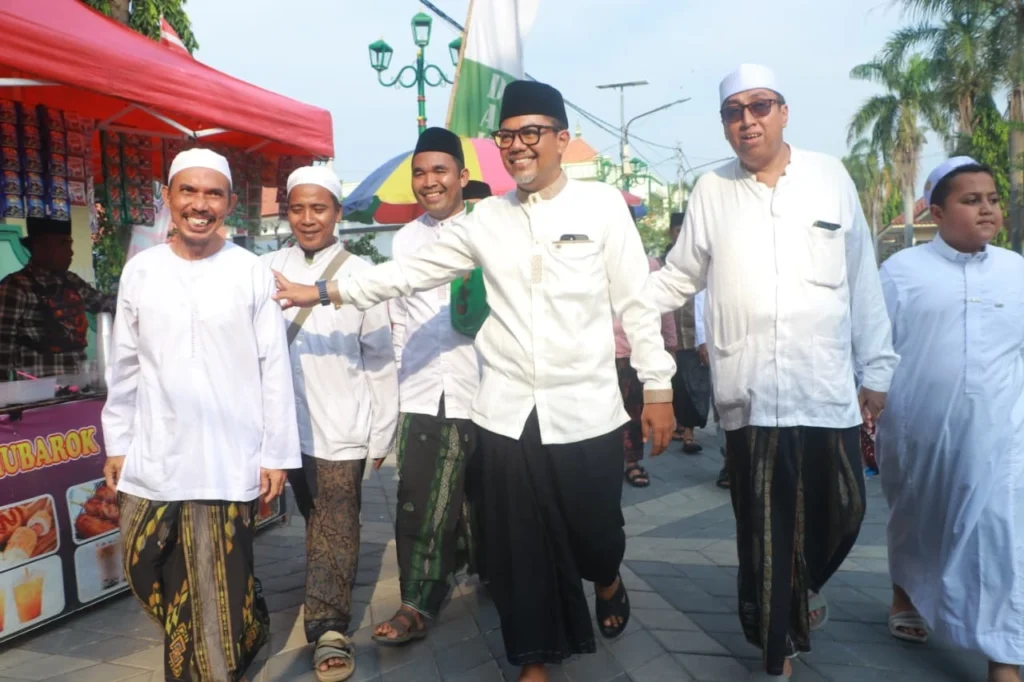 Masjid Agung Ar-Raudlah Kota Kraksaan dipadati ribuan jamaah pada pelaksanaan Munajat Kubro Pondok Pesantren Ahlussunnah wal Jamaah