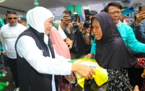 Gubernur Jawa Timur Khofifah Indar Parawansa memastikan stabilitas harga kebutuhan pokok menjelang Natal dan Tahun Baru (Nataru) aman