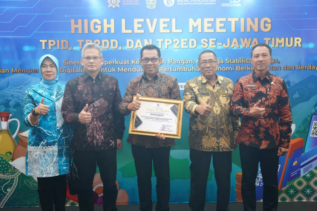 Pemerintah Kota Batu meraih Penghargaan TP2DD Mota kategori Sinergitas Pemungutan Opsen Pajak Terbaik Tahun 2025