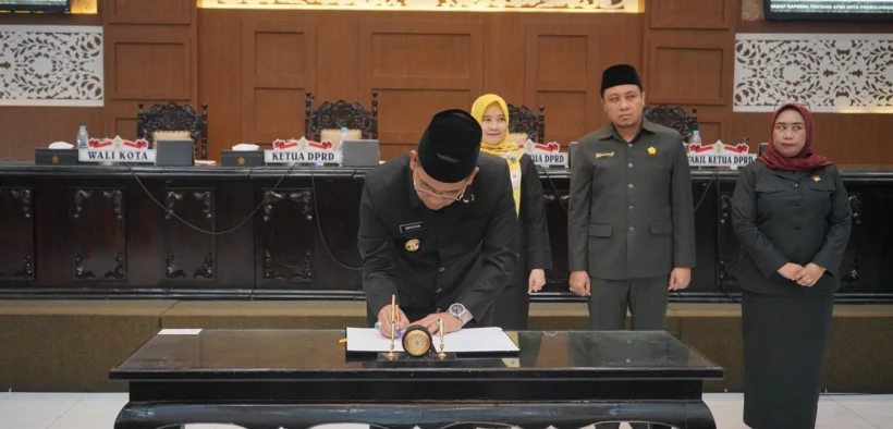 DPRD Kota Probolinggo menggelar Rapat Paripurna dengan penyampaian pendapat fraksi-fraksi terhadap Raperda APBD Tahun Anggaran 2026