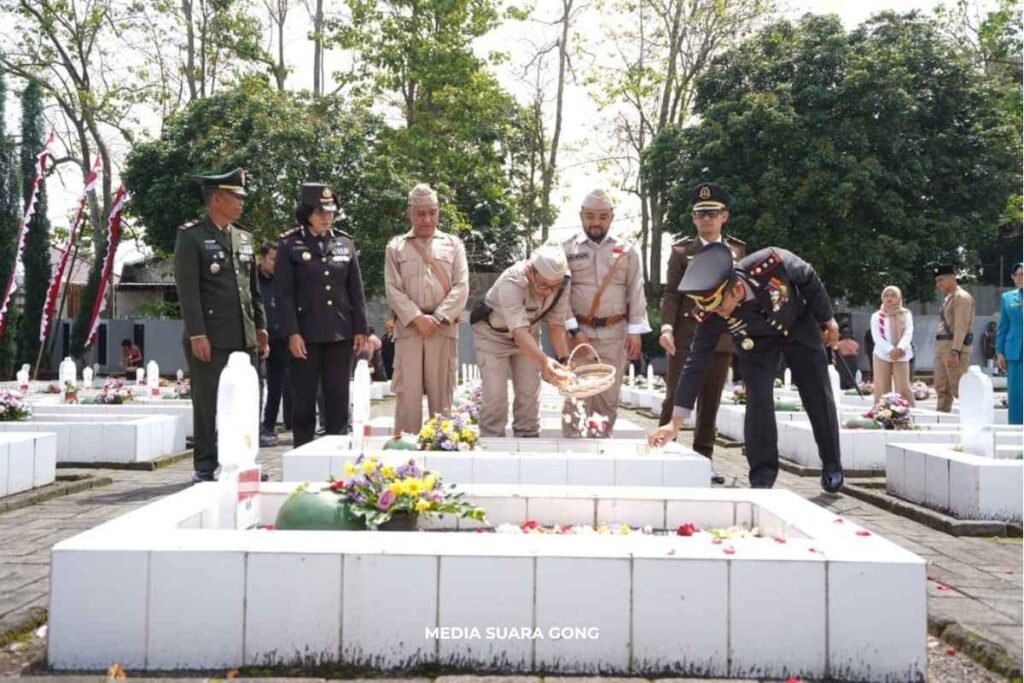 ziarah hari pahlawan batu