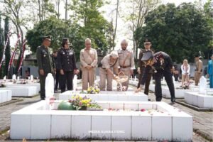 Pemkot Batu Gelar Ziarah dan Tabur Bunga di TMP Suropati Peringati Hari Pahlawan 2025