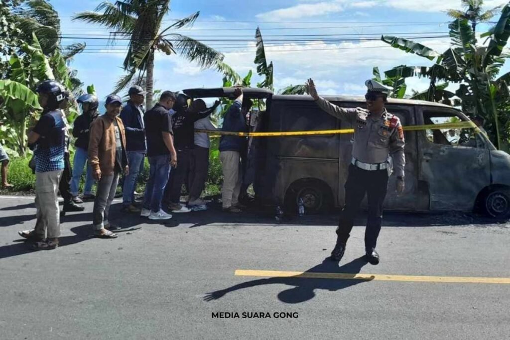 mobil pengisi ATM terbakar Polman