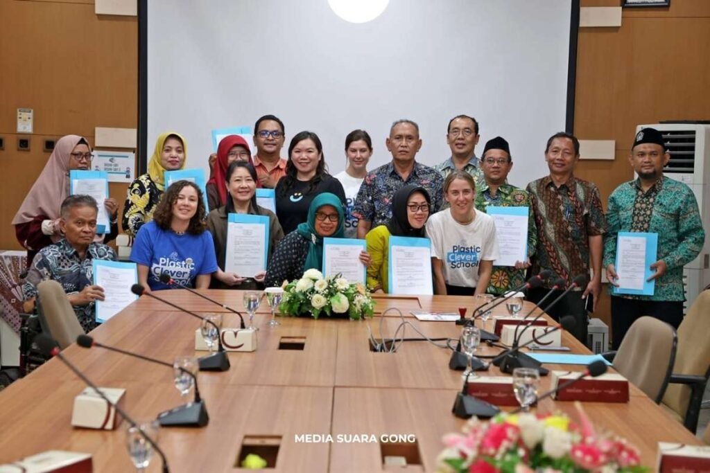 Surabaya Resmi Jalankan Program Plastic Clever School