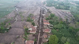 Erupsi Semeru Rusakkan Lahan dan Rumah Warga
