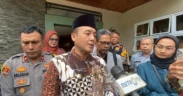 Diduga Jual Beli Jabatan, Wakil Wali Kota Bandung, Erwin, ditetapkan sebagai tersangka dugaan penyalahgunaan kewenangan oleh Kejari Bandung.