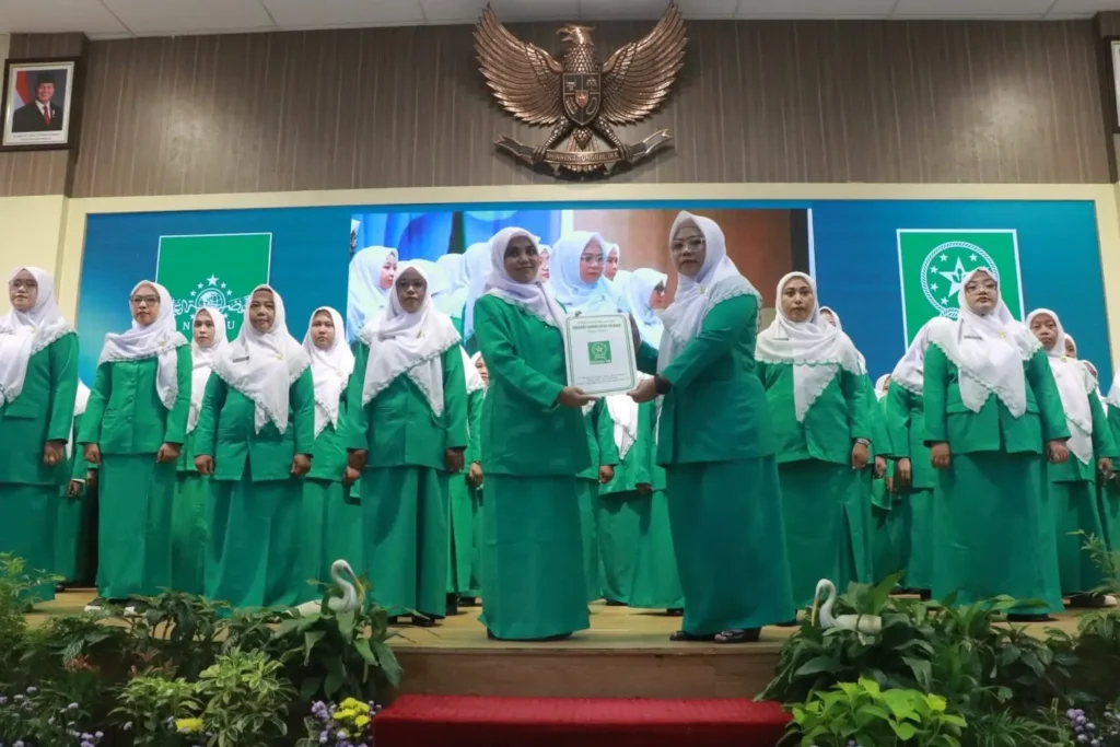 Sebanyak 351 kader Fatayat NU Kota Kraksaan resmi dilantik, disertai peluncuran lembaga penunjang untuk memperkuat peran sosial perempuan NU.