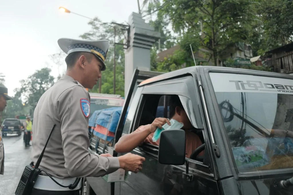 Polres Malang tekan angka kecelakaan lewat Operasi Zebra Semeru 2025 yang dan selama 14 hari lebih tercatat ada 103 ribu pelanggar
