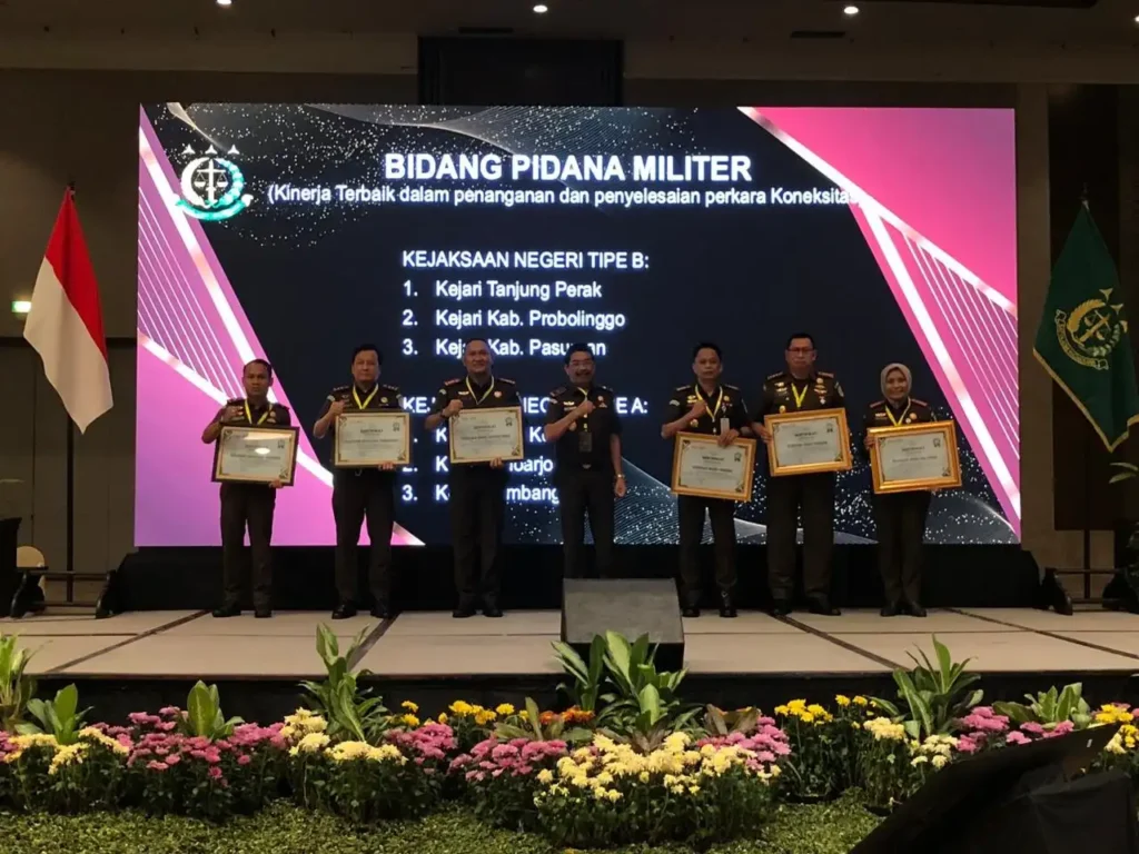Kejari Kabupaten Probolinggo Raih 2 Penghargaan dalam Rakerda 2025