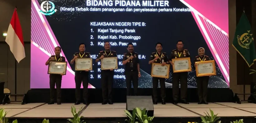 Kejari Kabupaten Probolinggo Raih Dua Penghargaan Bergengsi dari Kejati Jatim dalam Rakerda 2025