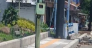 Pemasangan pita taktil atau jalur pemandu di trotoar Jalan Soekarno-Hatta, Kota Probolinggo tuai protes warga