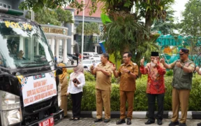 Wujud Solidaritas Terhadap Warga Sumatera dan Aceh, Wali Kota Nurochman Lepas Bantuan Kemanusiaan