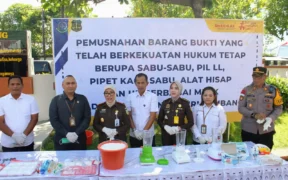 Kejaksaan Negeri (Kejari) Jombang memusnahkan sejumlah barang bukti dari 48 perkara yang telah berkekuatan hukum teta