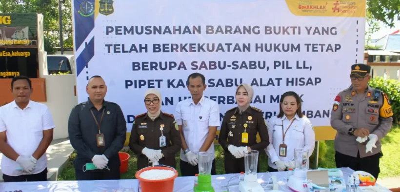 Kejaksaan Negeri (Kejari) Jombang memusnahkan sejumlah barang bukti dari 48 perkara yang telah berkekuatan hukum teta