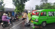 Kecelakaan lalu lintas kembali terjadi di Pakisaji, Sebuah L300 minibus Menabrak truk box Mitsubishi Canter, 2 orang Penumpang Luka-luka