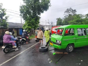 L300 Tabrak Truk di Pakisaji, Polisi Lakukan Olah TKP