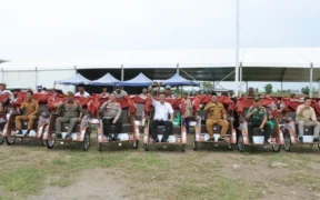 Sebanyak 100 orang abang becak se-Kabupaten Probolinggo menerima bantuan becak listrik dari Presiden Republik Indonesia Prabowo Subianto