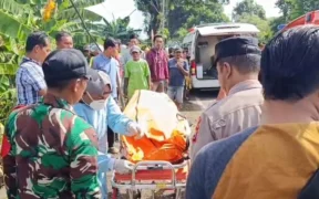 Seorang perempuan asal Probolinggo ditemukan tewas di parit Jalan Raya Malang–Pasuruan. Polisi masih menyelidiki penyebab kematian korban.