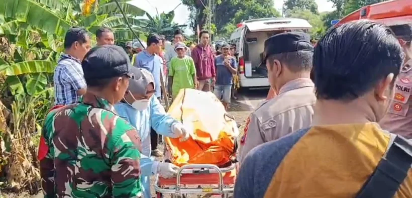 Seorang perempuan asal Probolinggo ditemukan tewas di parit Jalan Raya Malang–Pasuruan. Polisi masih menyelidiki penyebab kematian korban.