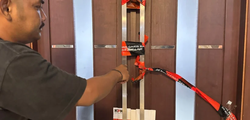 KPK memastikan Bupati Bekasi Ade Kuswara Kunang menjadi salah satu dari 10 orang yang terjaring dalam OTT di Bekasi