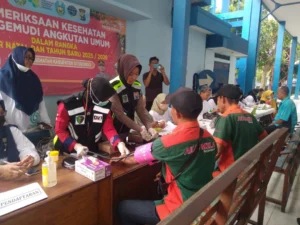 Jelang Nataru, Polres Situbondo Cek Kesehatan Sopir Angkutan Umum