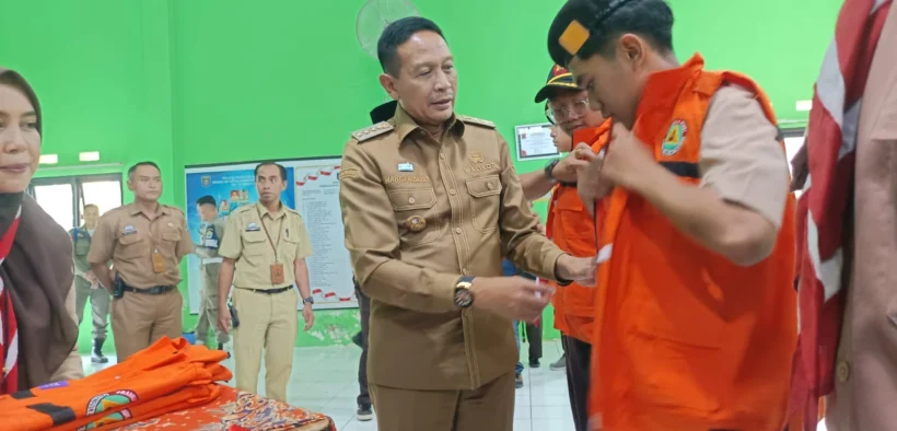 Gerakan Pramuka Kwartir Cabang (Kwarcab) Kota Malang menerjunkan 111 personel untuk membantu pengamanan perayaan Natal dan Tahun Baru (Nataru) 2025