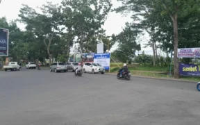 Berdasarkan pantauan terkini pada 23 Desember 2025, kondisi lalu lintas di Jalur Lingkar Barat (Jalibar), Kota Kepanjen, Kabupaten Malang, belum menunjukkan kenaikan volume kendaraan yang signifikan.