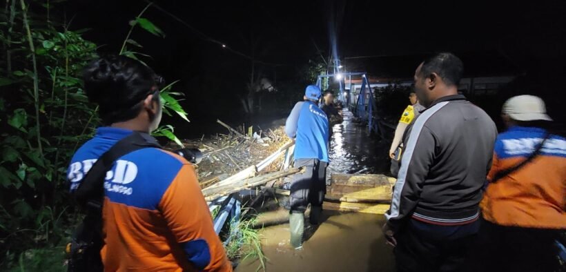 Banjir Kiriman Terjang Dringu Probolinggo, Warga Sigap Antisipasi Luapan Sungai Kedunggaleng