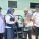 Pemerintah Kabupaten (Pemkab) Situbondo menyerahkan bantuan 62 unit alat mesin pertanian (alsintan) kepada kelompok tani