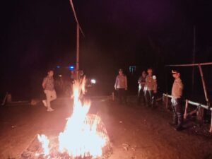 Arena Judi Sabung Ayam di Gedangan Dibakar Polisi