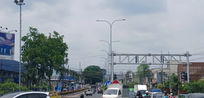 Arus lalu lintas kendaraan keluar masuk wilayah Malang mengalami peningkatan signifikan pada momentum libur Natal 2025.