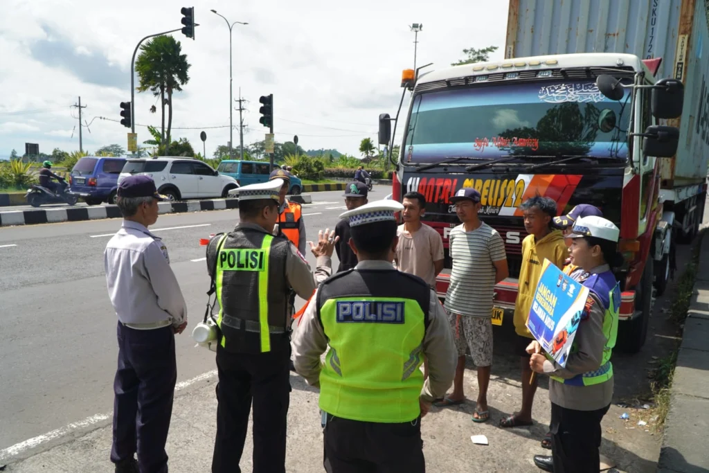 Polres Malang Perketat Pembatasan Truk Sumbu Tiga Jelang Tahun Baru