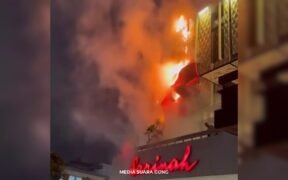 kebakaran papan reklame Sarinah Jakarta