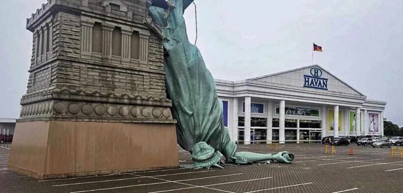 Patung Liberty Replika Brasil Roboh