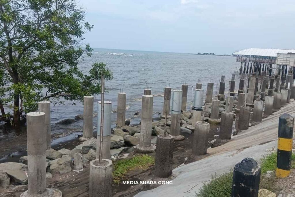 pagar laut Bungatan Situbondo