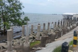 Pagar Laut Bungatan Situbondo Bikin Nelayan Menjerit