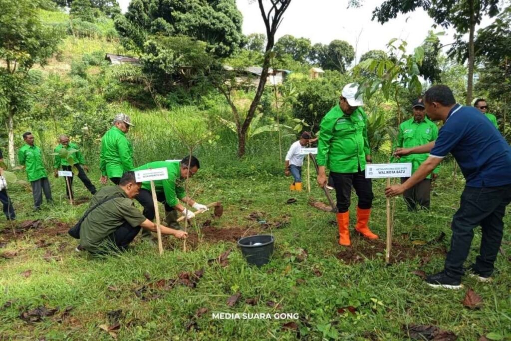 Gerakan Nusantara Menanam PKB Kota Batu Tanam 500 Pohon
