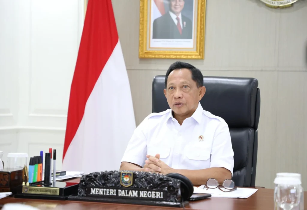 Mendagri Tito Larang Kepala Daerah Keluar Negeri hingga 15 Januari 2026