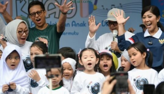 Kemkomdigi menyiapkan pembatasan akses media sosial bagi remaja usia 13–16 tahun yang ditargetkan mulai berlaku Maret 2026.