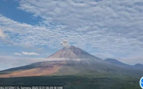 TNBTS Perpanjang Penutupan Jalur Semeru untuk Keamanan Pendaki