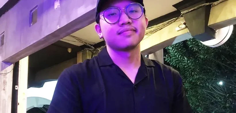 UWKS resmi menjatuhkan sanksi drop out kepada Youtuber Resbob terkait kasus ujaran kebencian dan penghinaan terhadap suku Sunda.