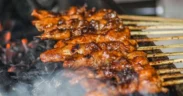 TasteAtlas menempatkan Kuliner Indonesia, sate kambing di posisi keempat dalam daftar 100 Kuliner Terlezat di Dunia 2025/26