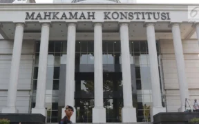 Pasal penghinaan Presiden dalam KUHP baru digugat ke MK. Mahasiswa hukum menilai Pasal 218 berpotensi membungkam kebebasan berekspresi.