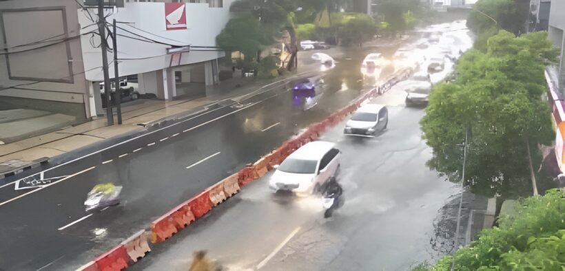 BMKG memprakirakan cuaca ekstrem berupa hujan sedang hingga sangat lebat akan melanda sejumlah wilayah di Indonesia pada akhir pekan ini.