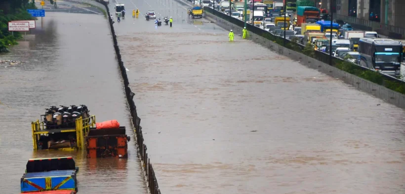 banjir Jakarta ganggu transportasi