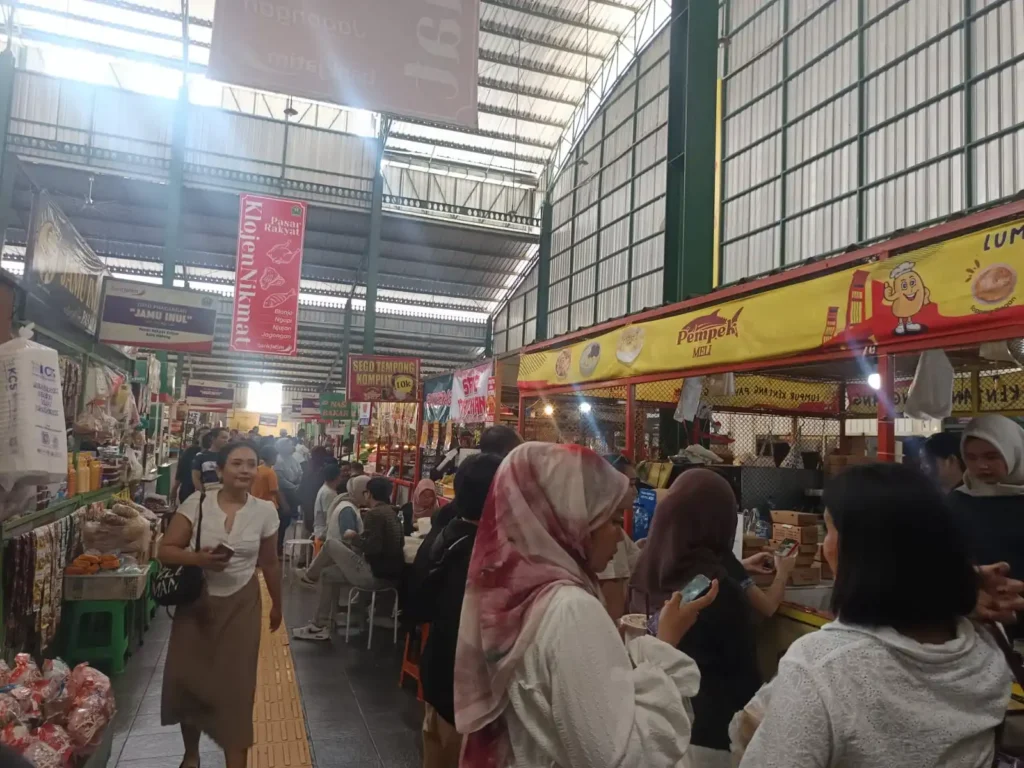Jadi Tongkrongan Berkelaz saat Nataru, Pasar Klojen kini tampil dengan wajah baru, lebih rapi, bersih, dan berderet kuliner kekinian
