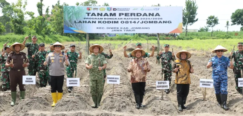 Pemkab Jombang menggelar tanam tebu perdana Program Bongkar Ratoon 2025/2026 sebagai langkah strategis mendukung swasembada gula nasional.